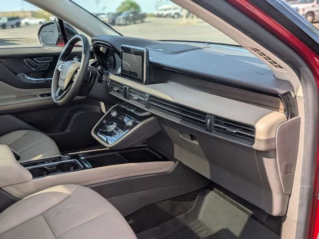 Used 2020 Red Lincoln Reserve image 39
