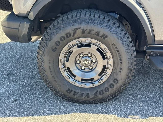 Used 2025 Gray Ford Badlands image 12