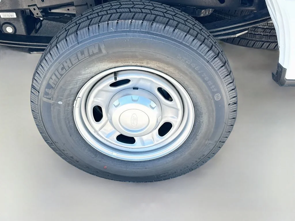 New 2026 Oxford White Ford F-250® XL image 28