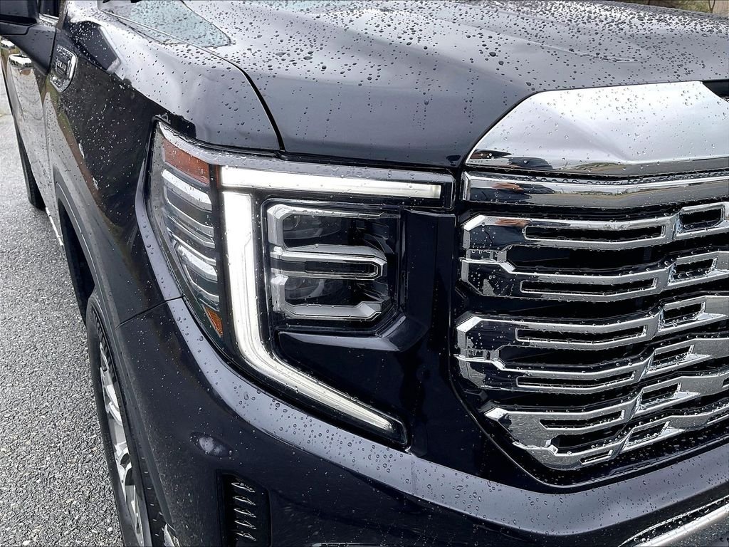 Used 2025 Silver GMC SLT image 31