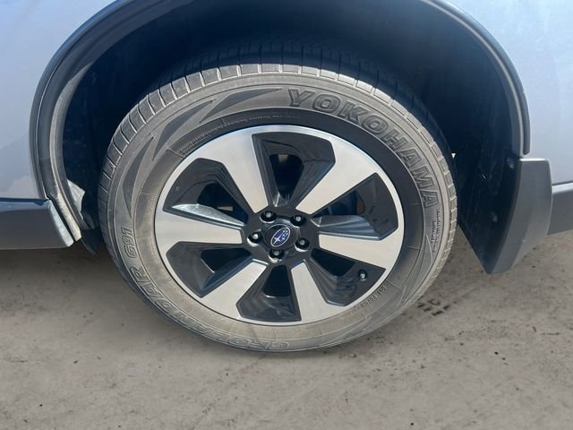 Used 2018 Ice Silver Metallic Subaru 2.5i Premium image 14