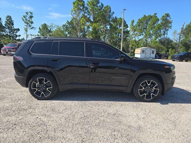 New 2026 Diamond Black Crystal Pearl-Coat Exterior Paint Jeep Overland image 3