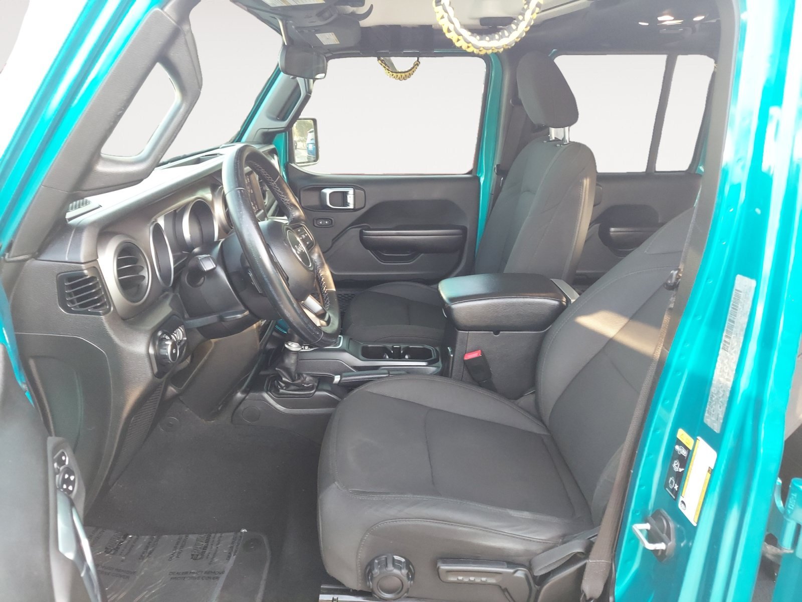 Used 2020 Bikini Pearlcoat Jeep Sport S image 23