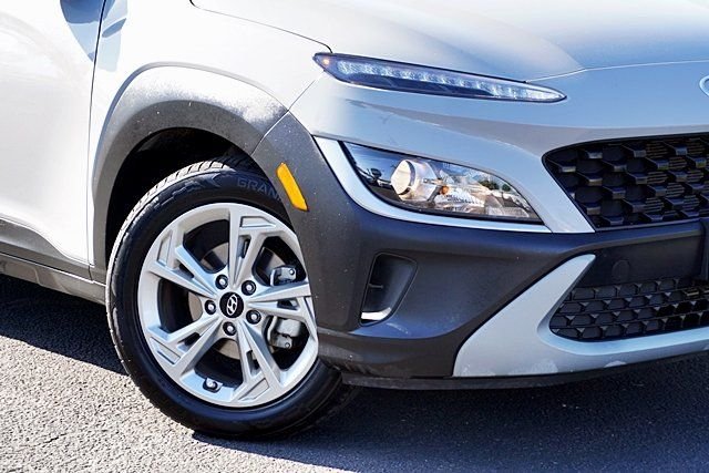 Used 2023 Silver Hyundai SEL image 3