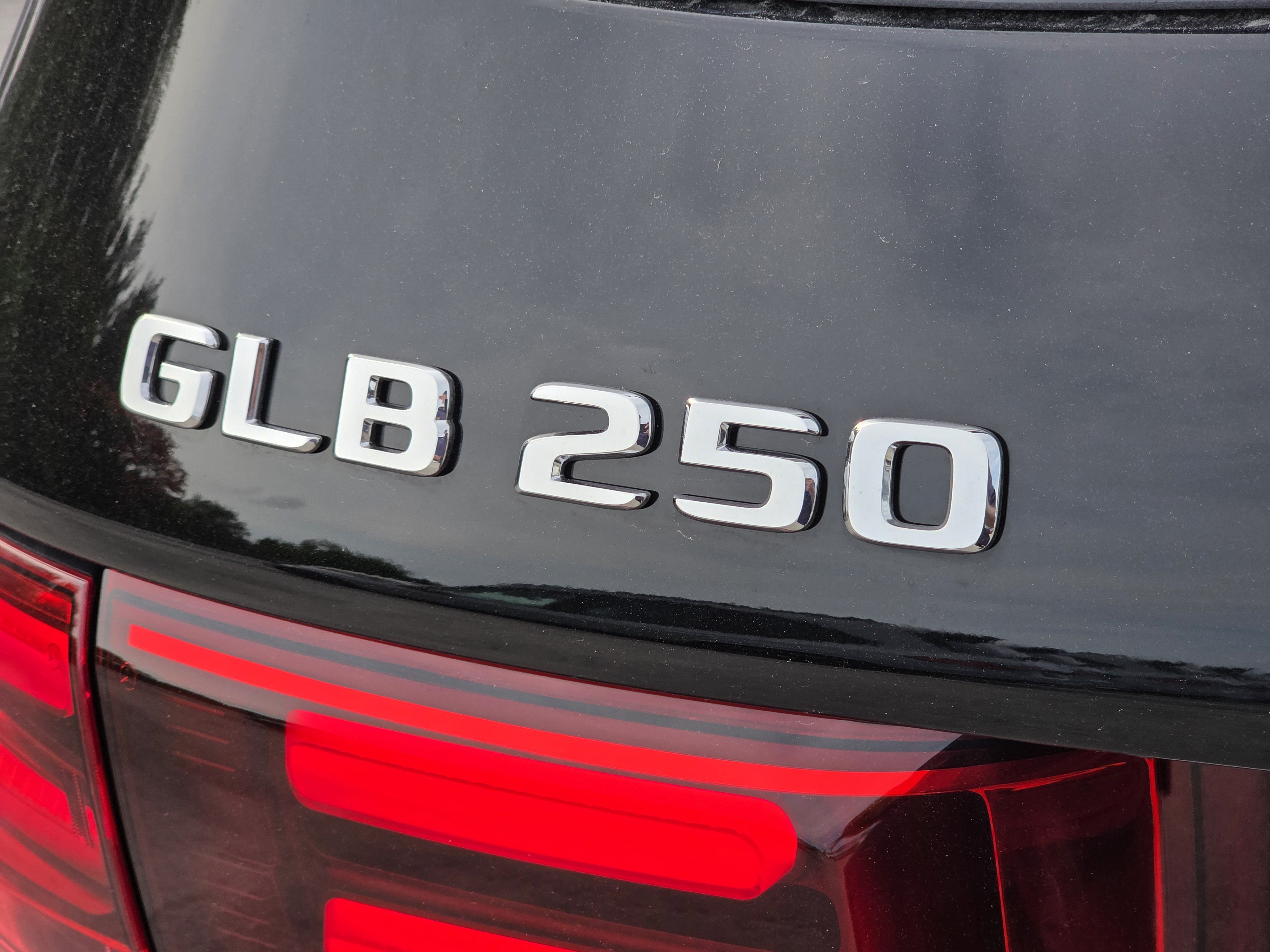 New 2026 Night Black Mercedes-Benz GLB 250 image 34