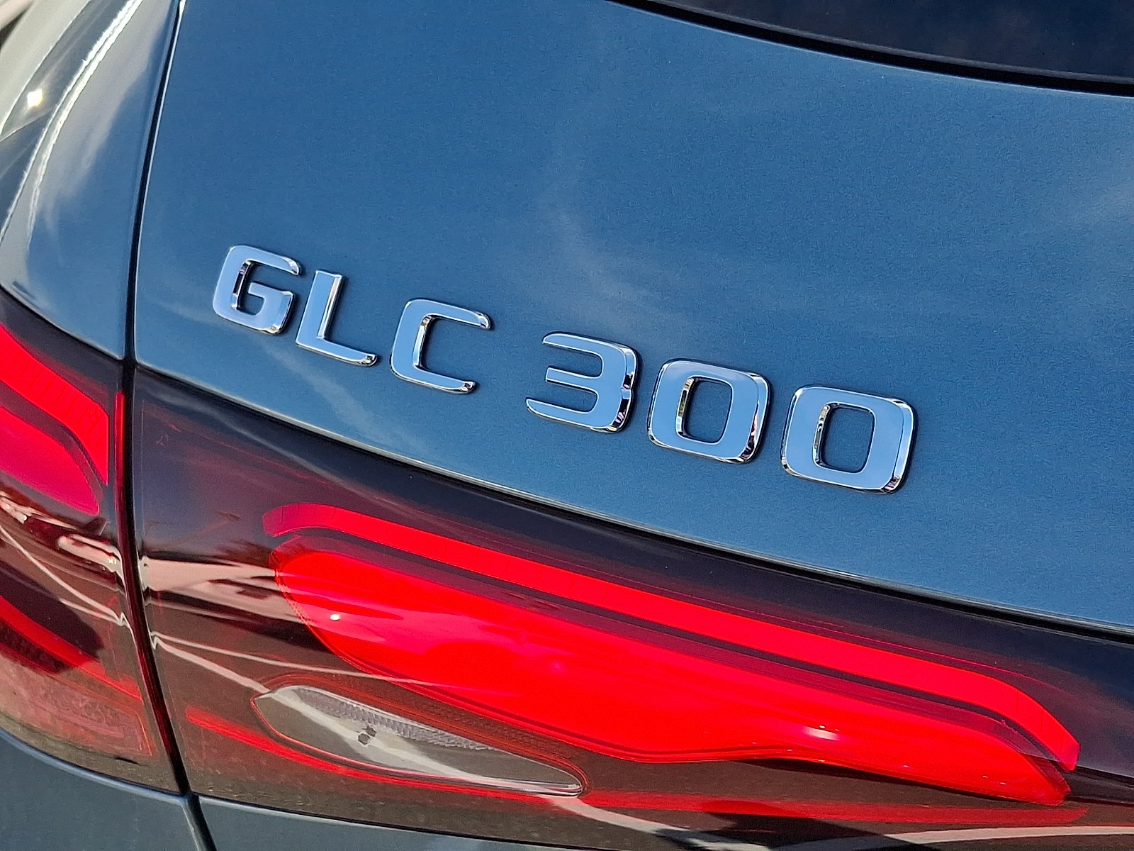New 2027 Verde Silver Metallic Mercedes-Benz GLC 300 image 17