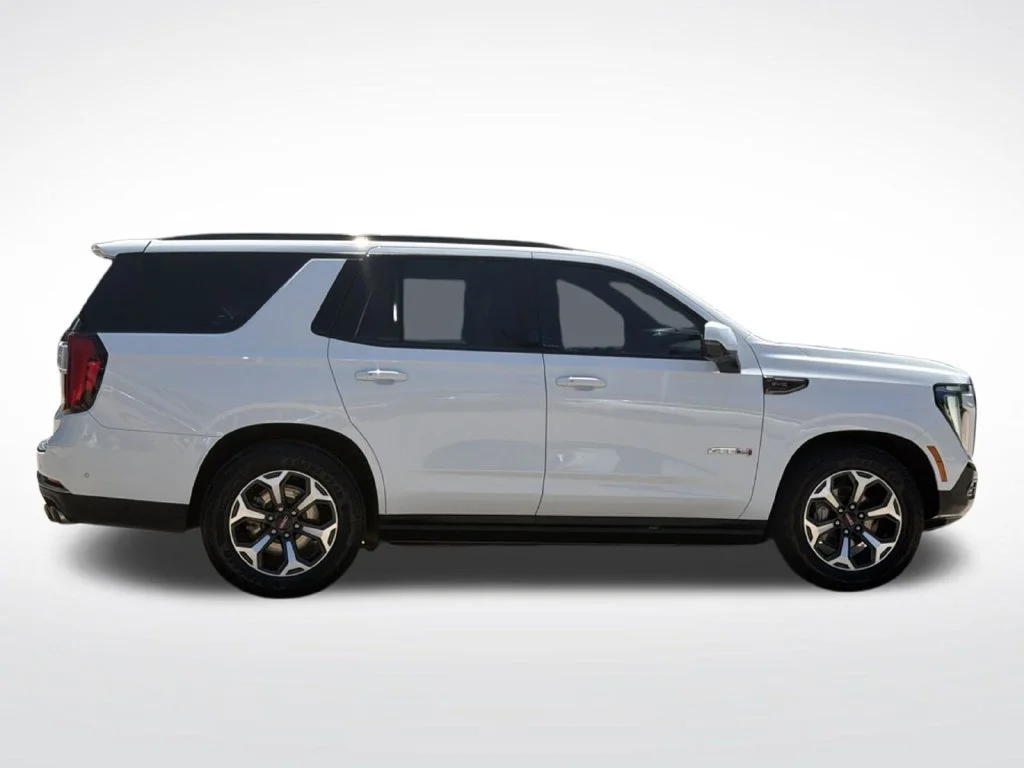2025 GMC Yukon AT4 Ultimate - Photo 9