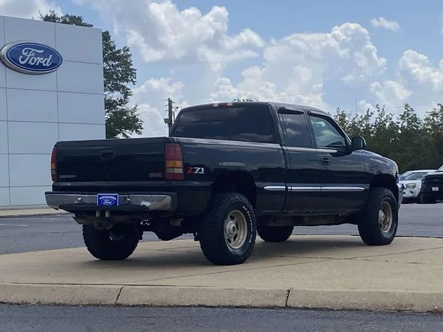 Used 2001 Black GMC SLE image 3