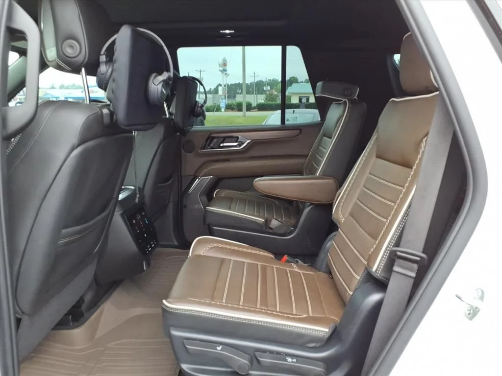 Used 2025 Summit White GMC Denali Ultimate image 26