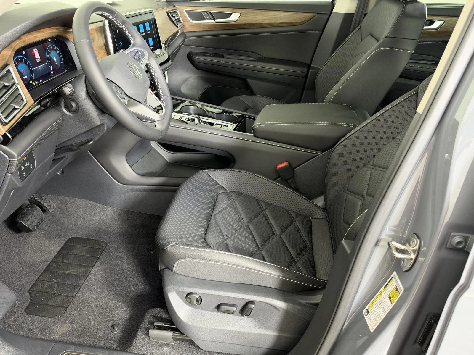 New 2026 Pure Gray Volkswagen 2.0T SE w/Technology image 9