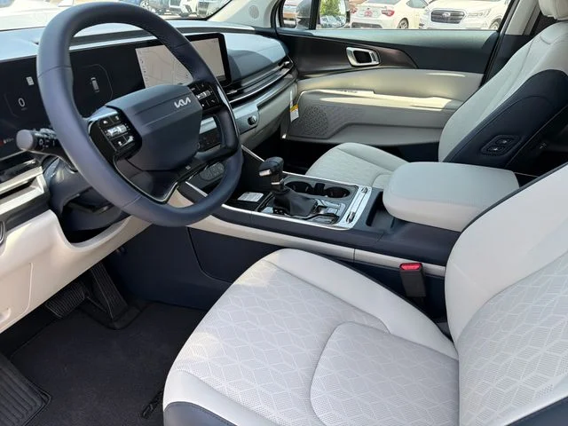 2027 Kia Carnival SX - Photo 17