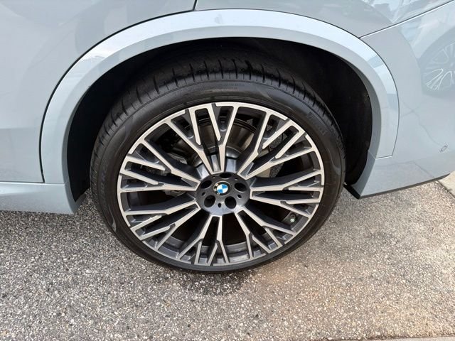 Used 2026 Gray BMW sDrive40i image 9