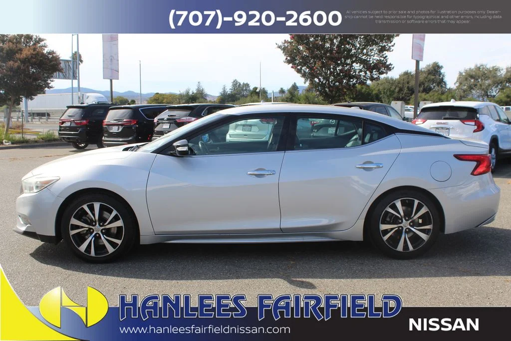 Used 2018 Silver Nissan 3.5 SV image 2