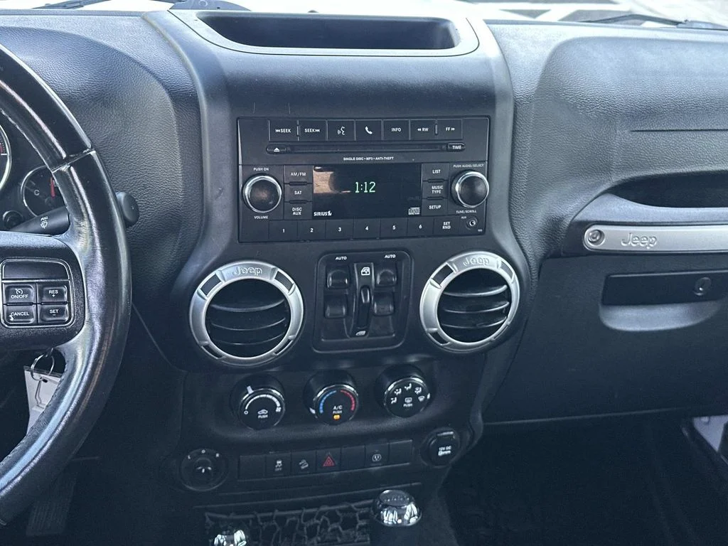 Used 2018 White Jeep Unlimited Sahara image 19
