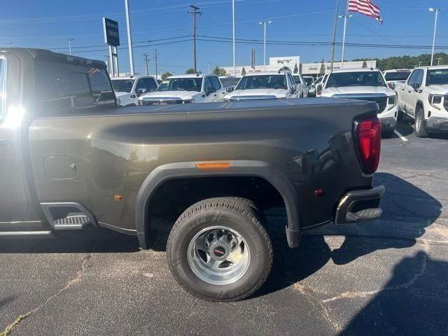 Used 2022  GMC Denali image 8