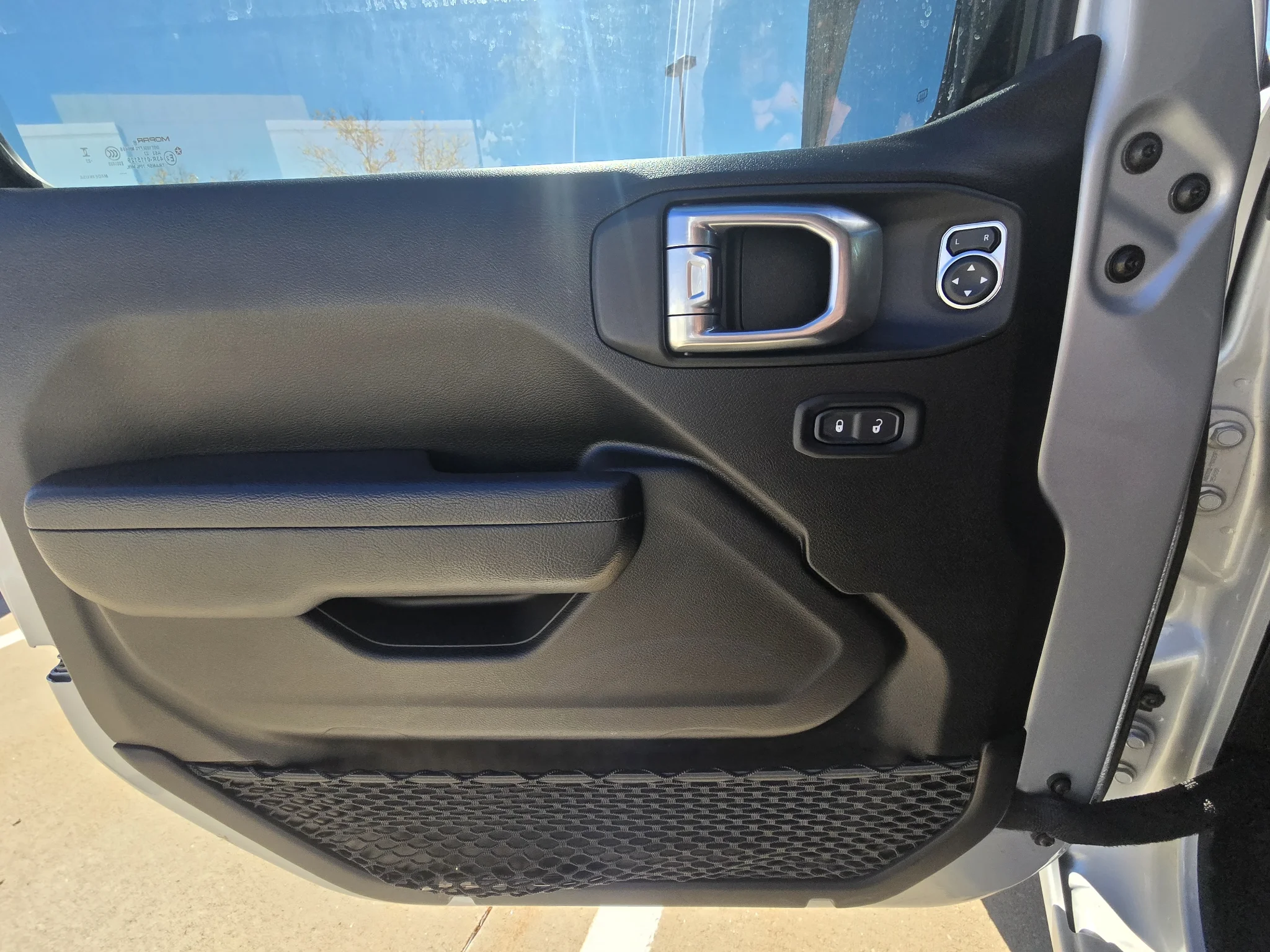 Used 2024 Silver Zynith Clearcoat Jeep Sport S image 18