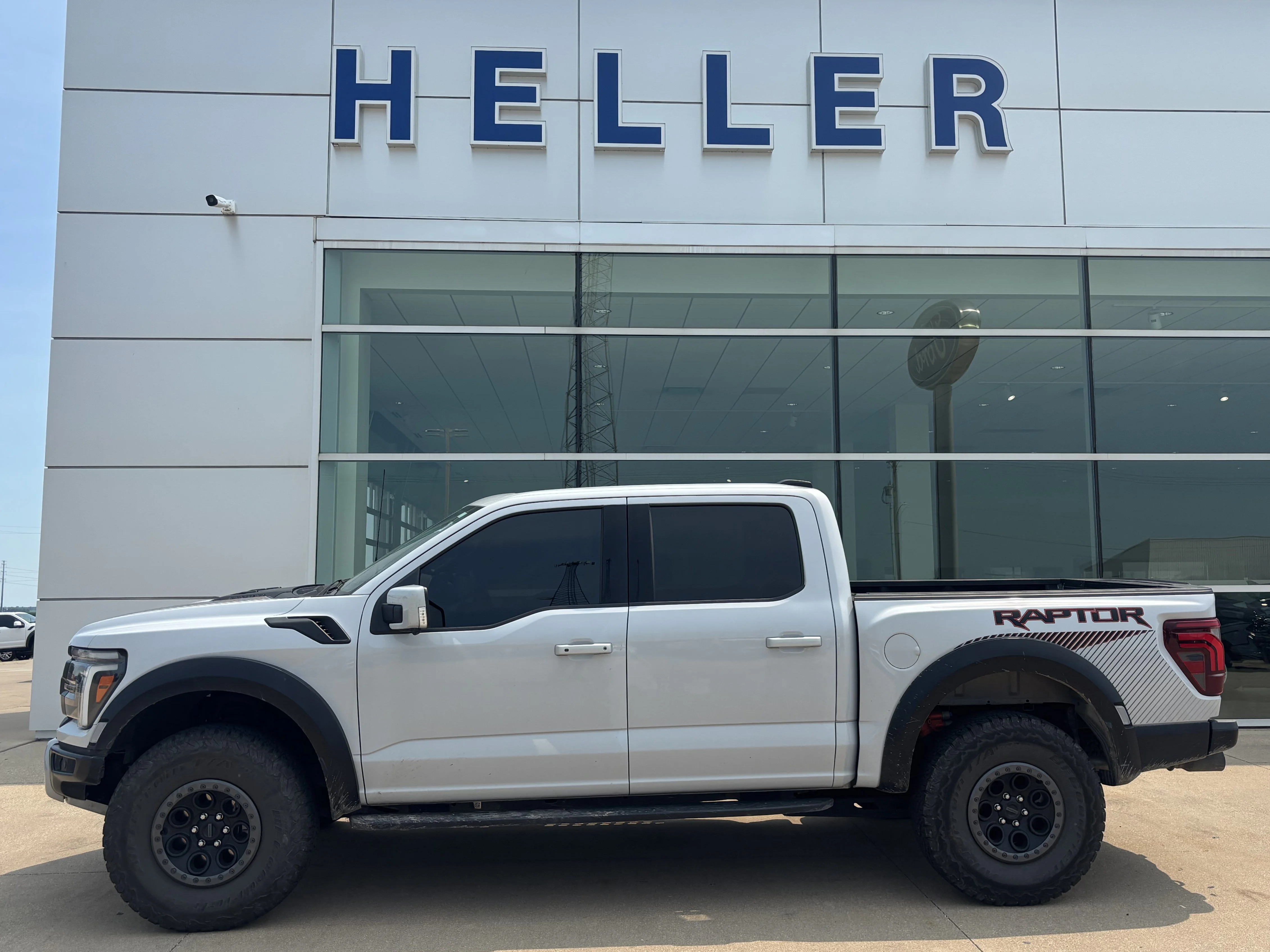Used 2025 White Metallic Ford Raptor image 3