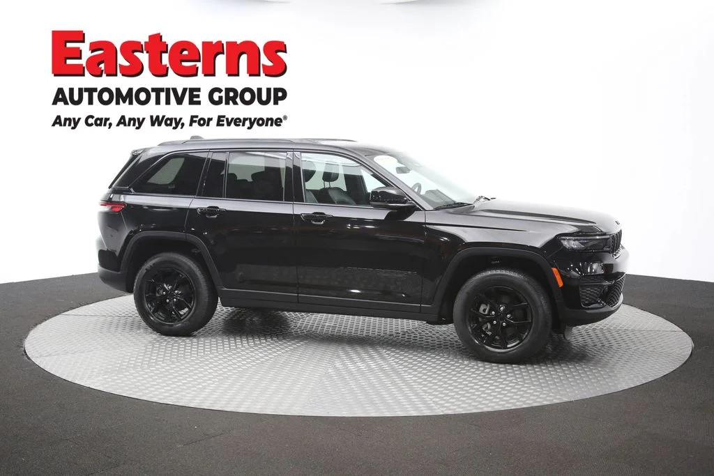 Used 2025 Black Jeep Altitude image 47