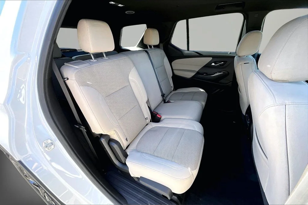 Used 2022 White Chevrolet LS image 29