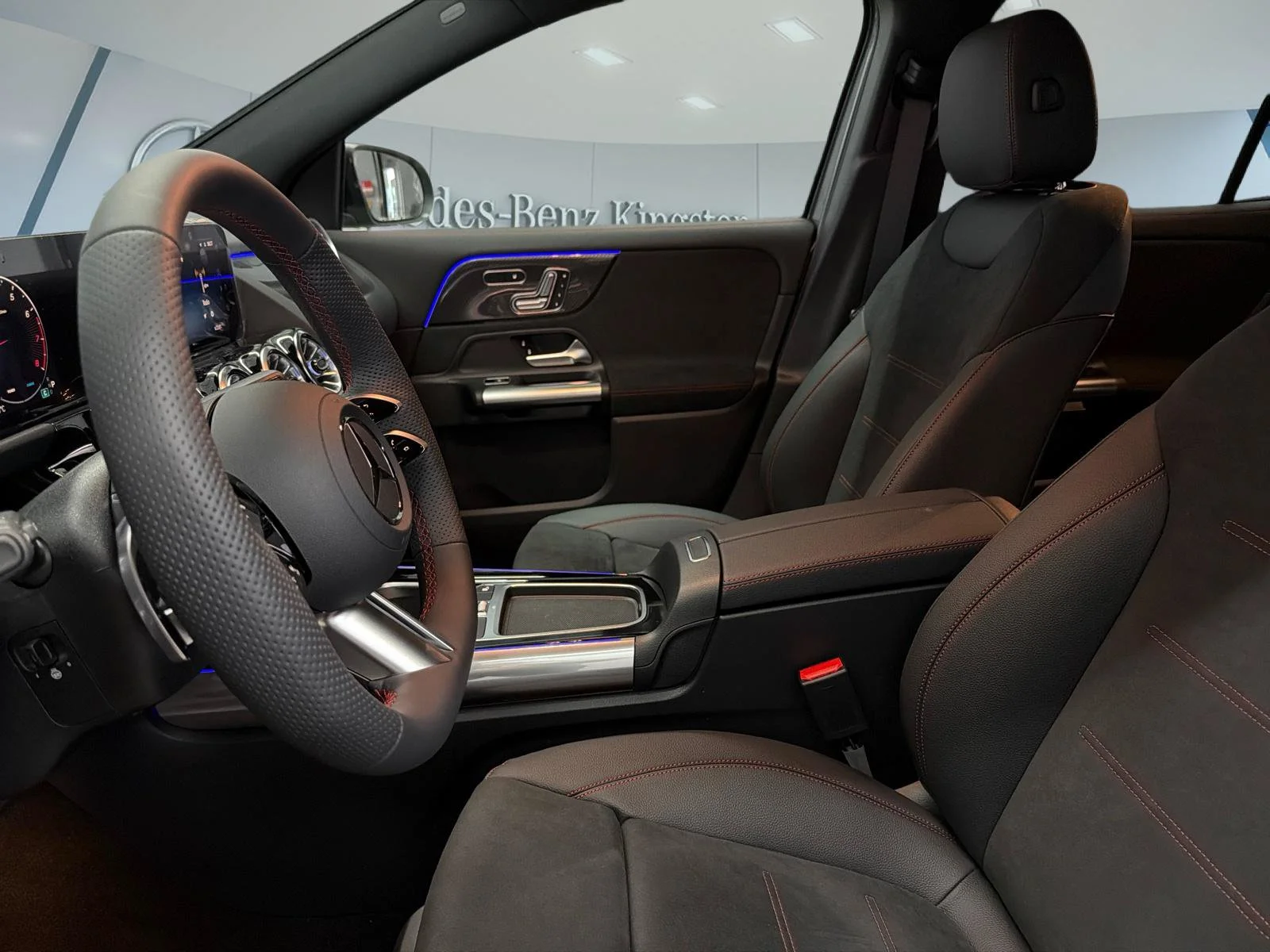 Used 2026 Grey Mercedes-Benz GLA 250 image 4