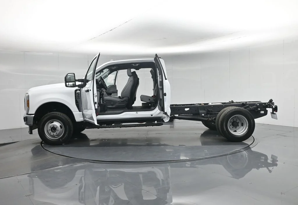 New 2026 Oxford White Ford XL image 31