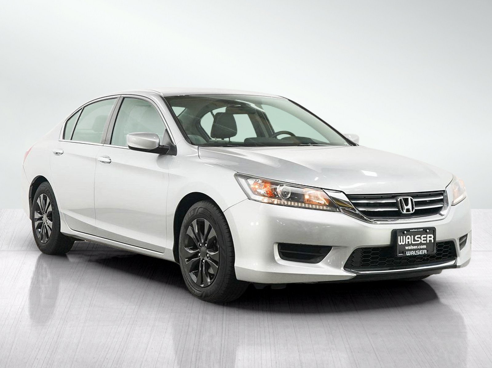 Used 2015 Alabaster Silver Metallic Honda LX image 7