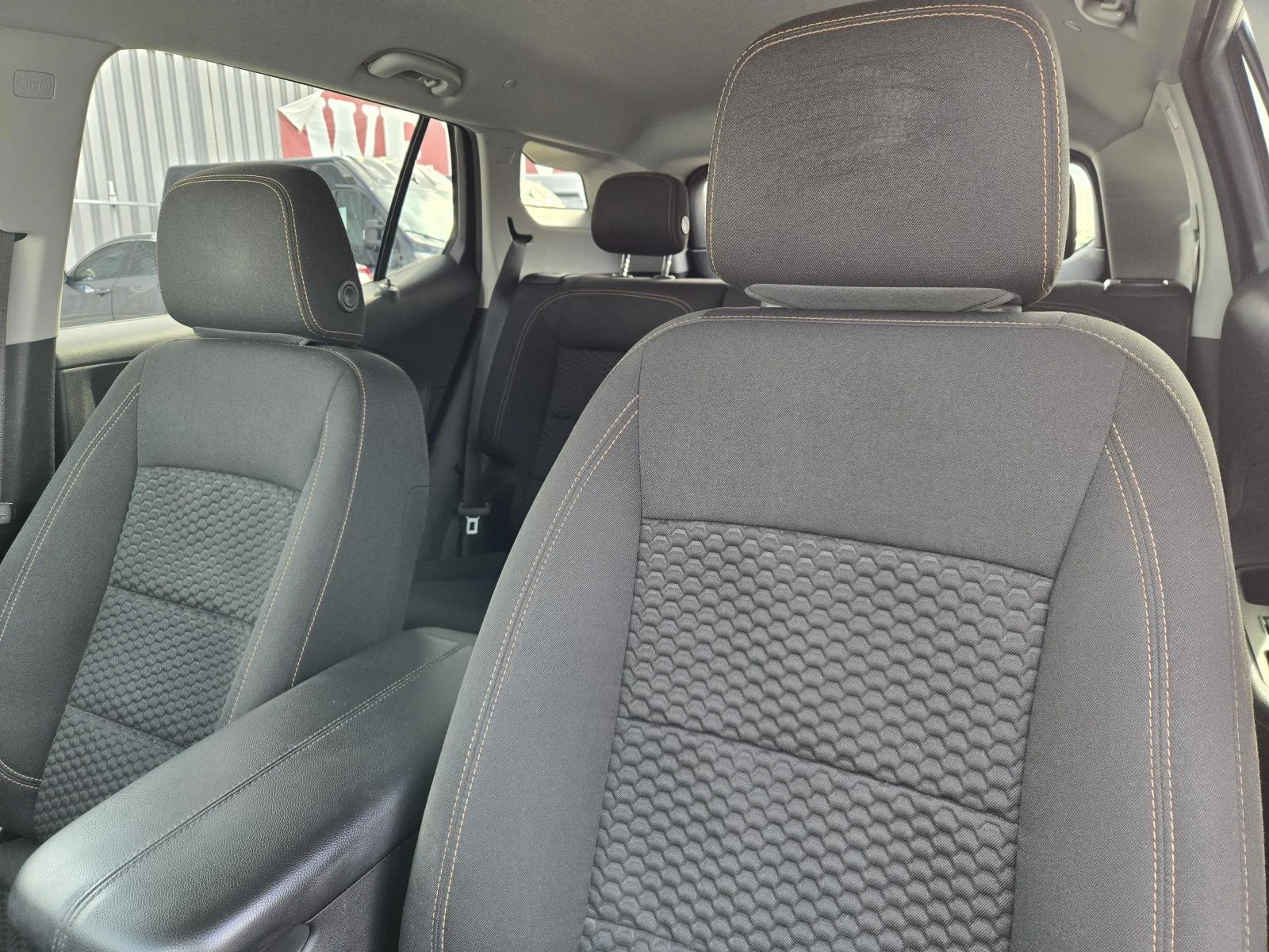 Used 2019 Ebony Twilight Metallic GMC FWD 4dr SLE image 24