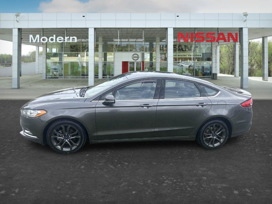 Used 2018 Magnetic Metallic Ford SE image 2