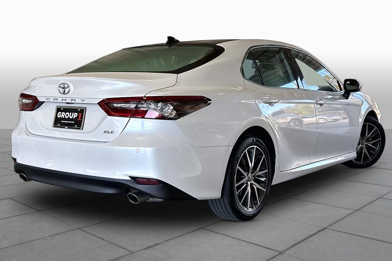 Used 2023 Wind Chill Pearl Toyota XLE V6 image 13