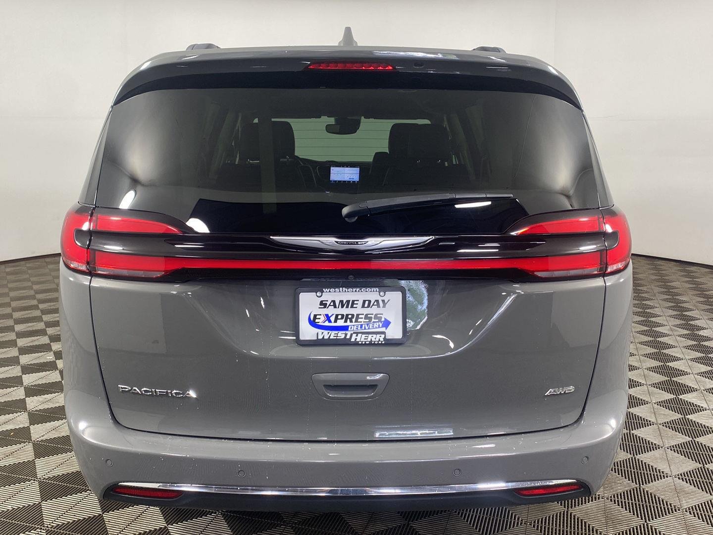 Used 2021 Ceramic Gray Clearcoat Chrysler Touring L AWD image 8