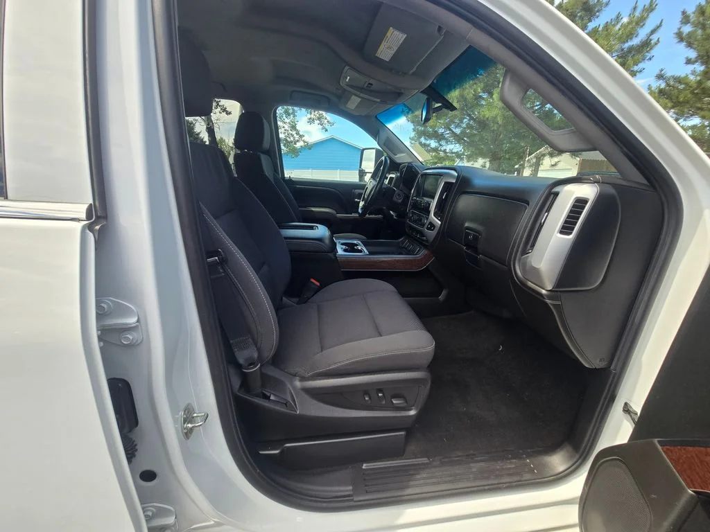 Used 2018 White GMC SLE image 12