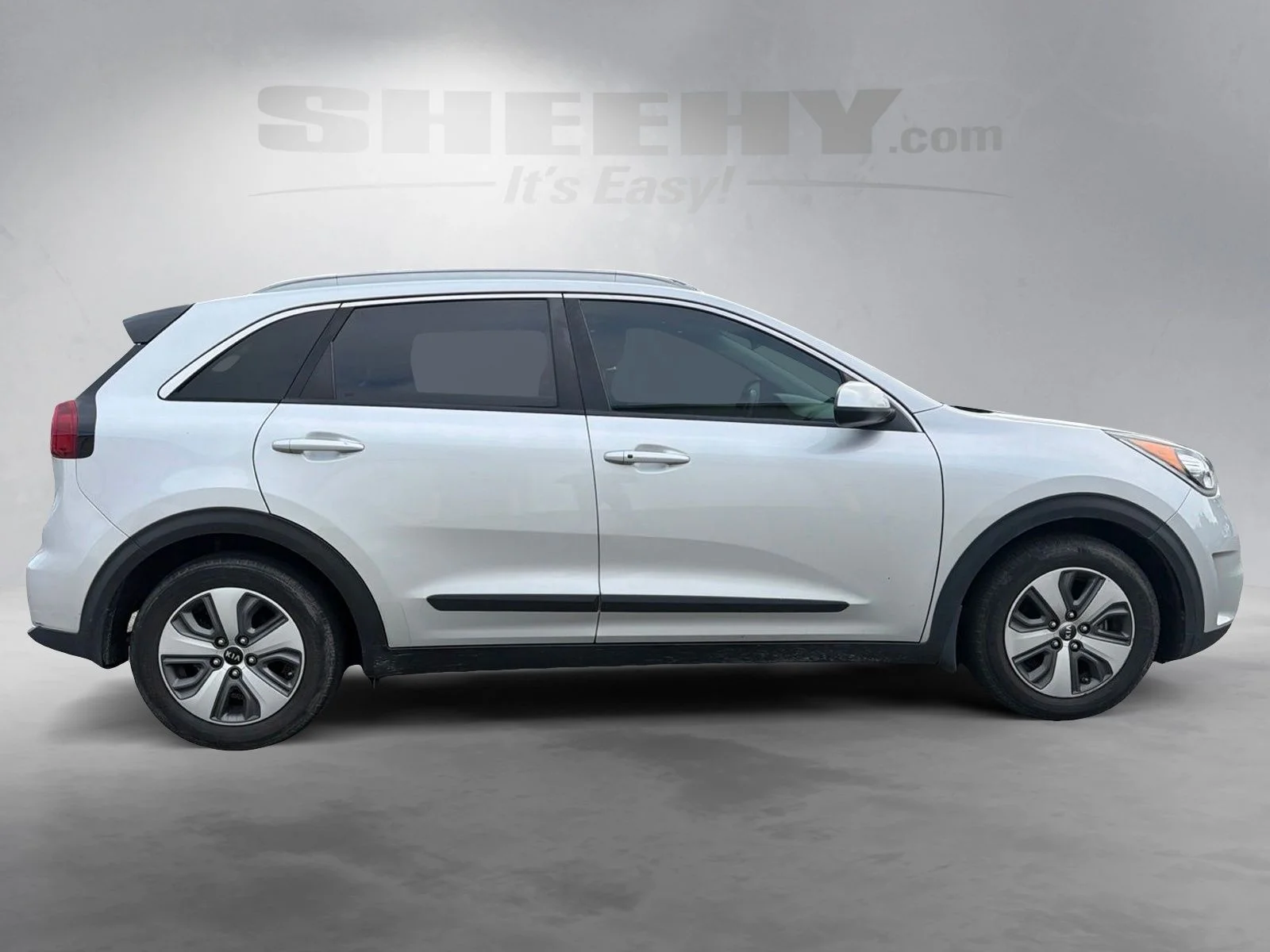 Used 2019 Silky Silver Kia LX image 10