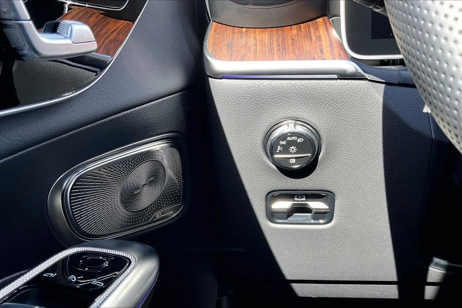 New 2026 Graphite Grey Metallic Mercedes-Benz GLC 300 image 13