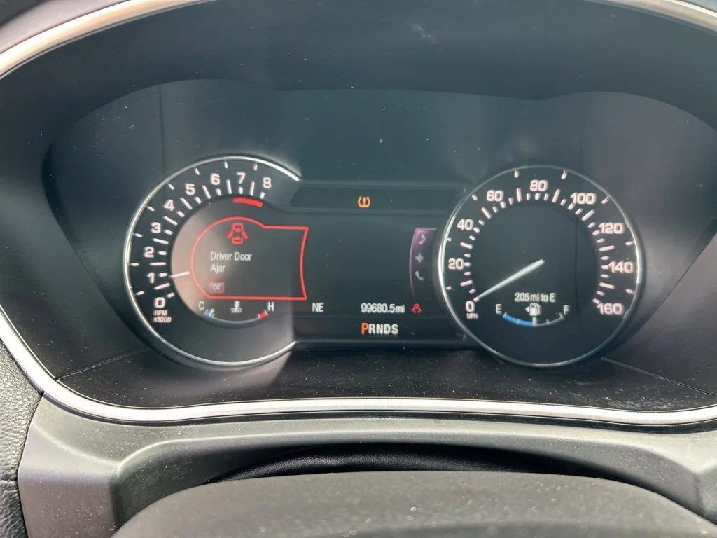 Used 2016 Red Lincoln Select image 20