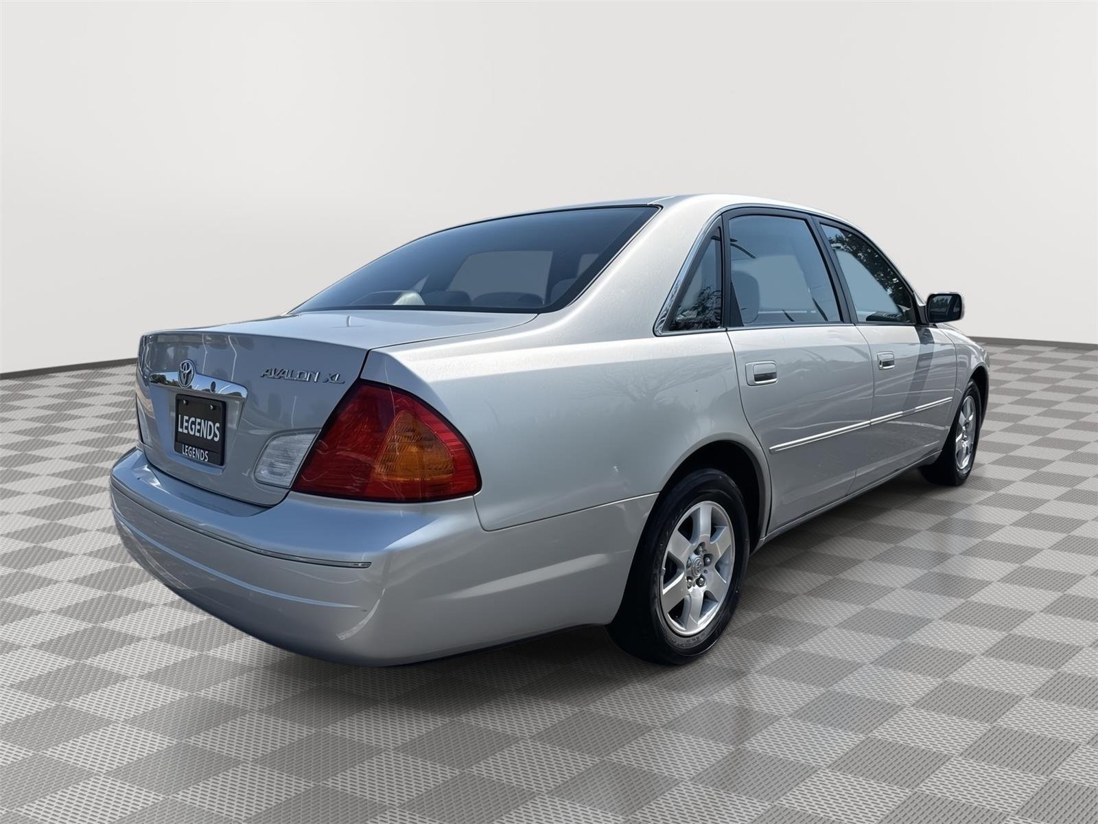 Used 2002 Lunar Mist Metallic Toyota XL image 5