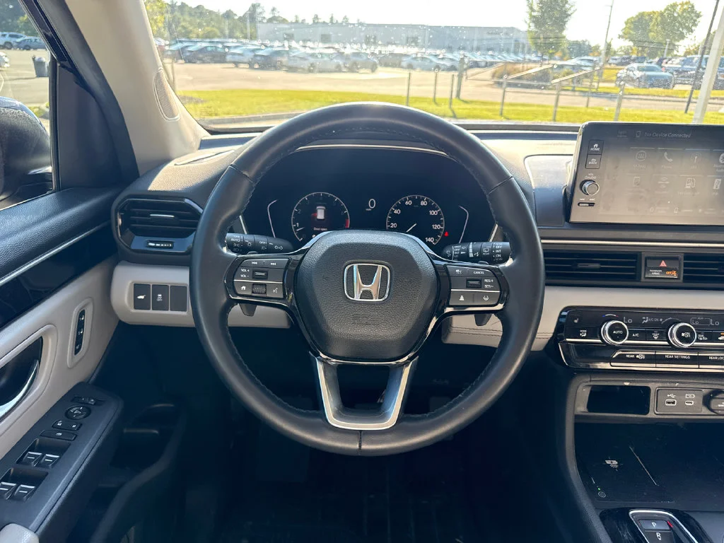 Used 2025 Obsidian Blue Pearl Honda EX-L image 19