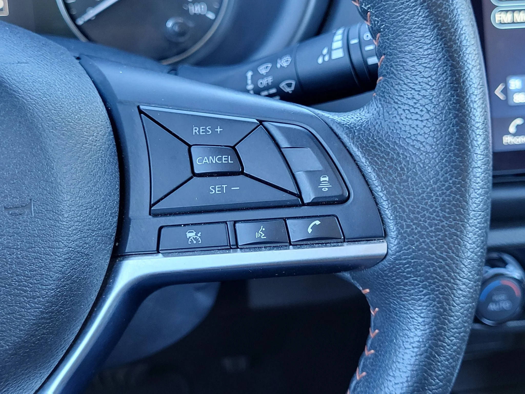 Used 2024 Boulder Gray Pearl Nissan SR image 18