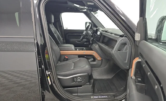 Used 2023 Black Land Rover X image 6