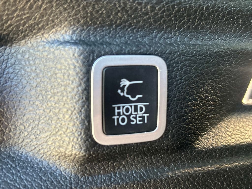 Used 2023 Black Jeep Altitude image 12