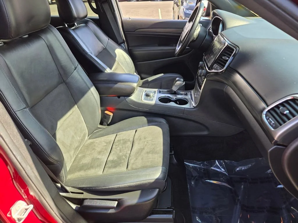 Used 2022 Velvet Red Pearlc Jeep Laredo X image 15
