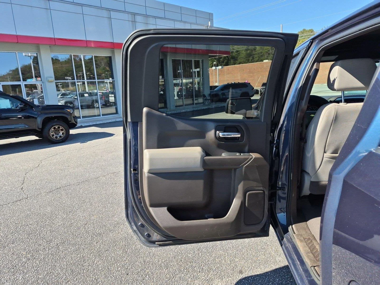 Used 2021 Northsky Blue Metallic Chevrolet LT image 30