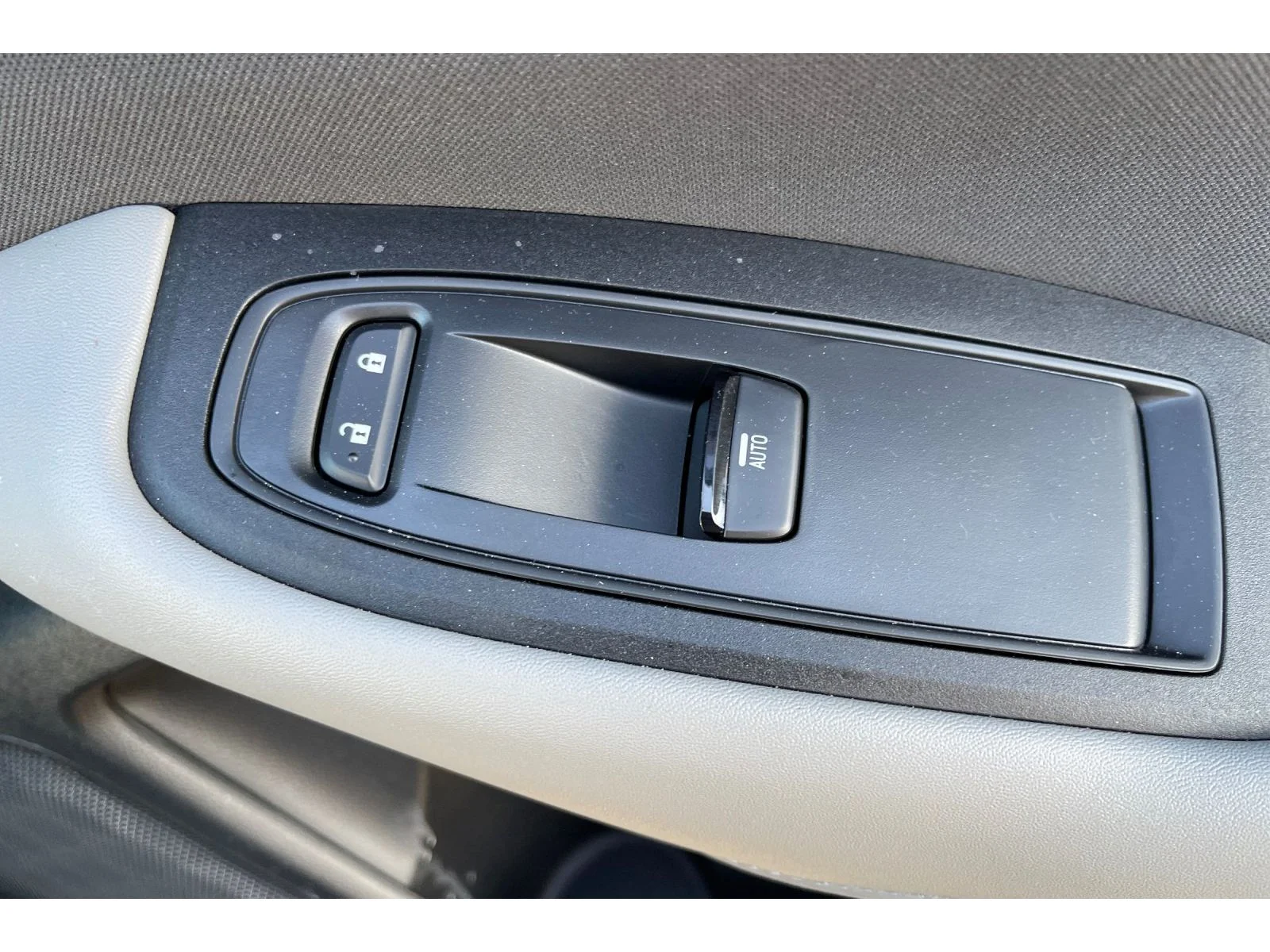 Used 2025 CRYSTAL BLACK SIL Subaru Premium image 22