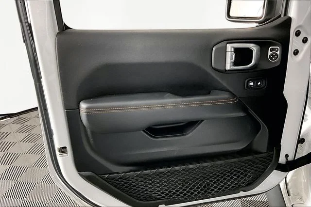 Used 2021 White Jeep Mojave image 19
