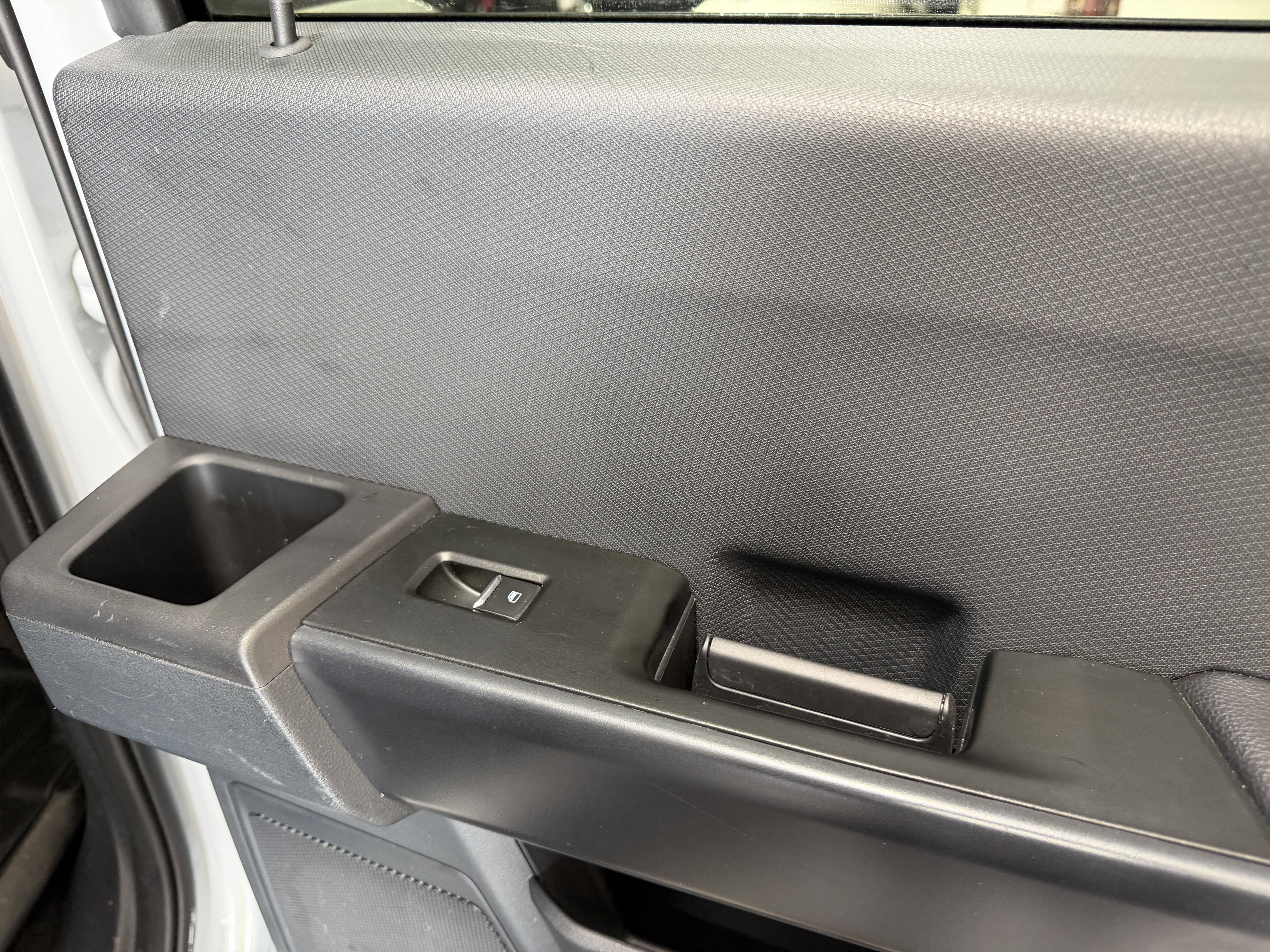 Used 2022 White Metallic Ford XL image 31