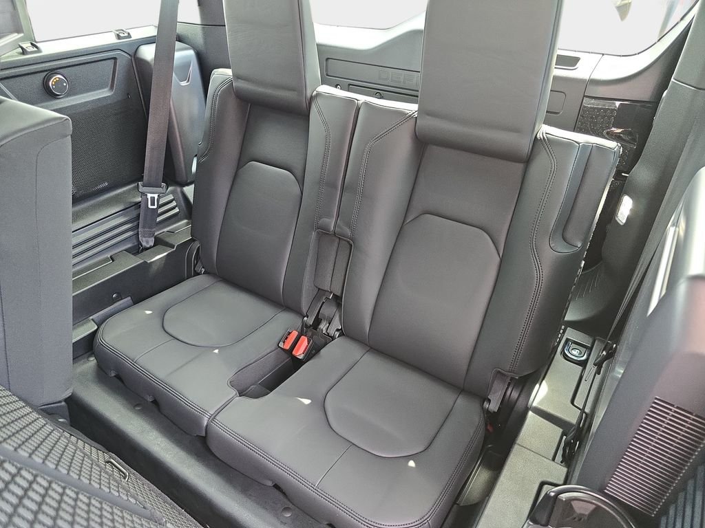 New 2026 Black Land Rover X-Dynamic SE image 13