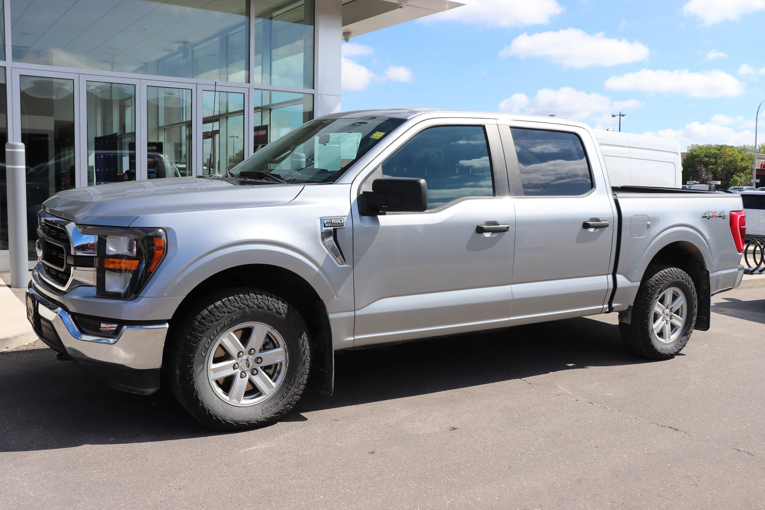 Used 2023 Silver Ford XLT image 3