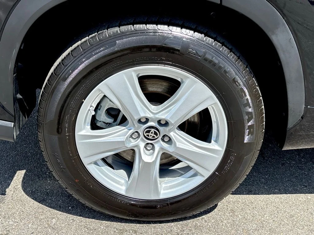 2023 Toyota Highlander L - Photo 28