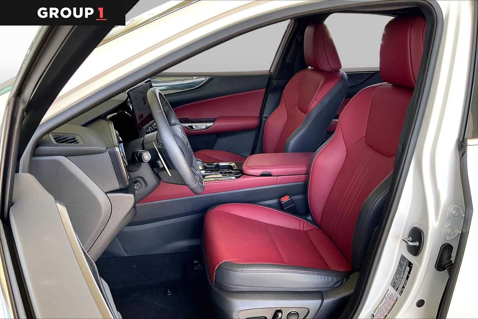 Used 2024 Eminent White Pearl Lexus Premium image 7
