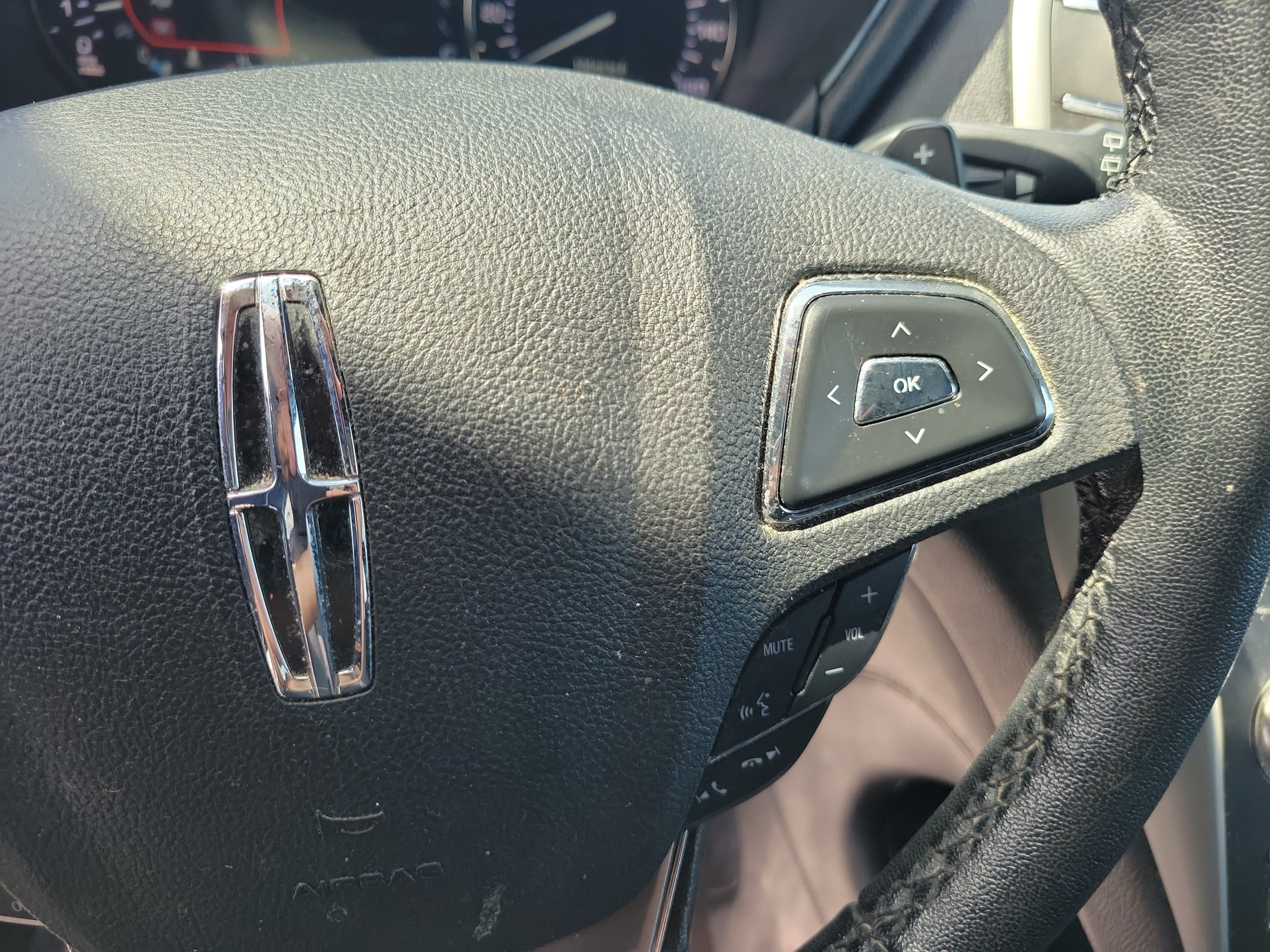 Used 2019 Magnetic Gray Metallic Lincoln Standard image 26