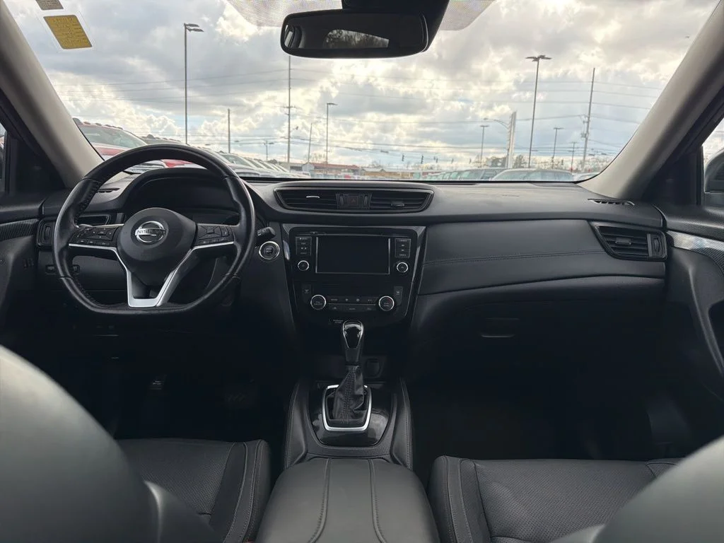 Used 2018 Gray Nissan SL image 23